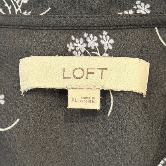 Loft Gray Blouse with flowers XL - Picture 7 of 8